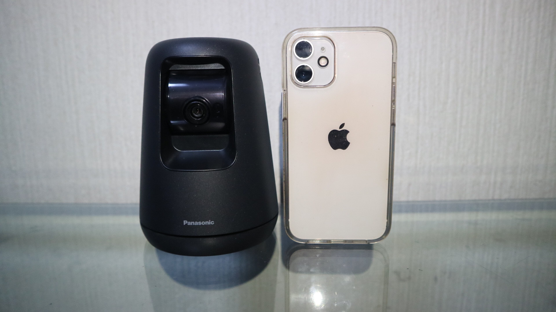 パナソニック・ペットカメラとiphone12miniの比較画像